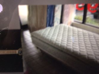 Twin mattress and box spring set 75