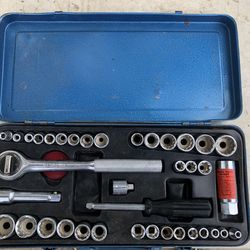 Metric /US socket set w ratchet