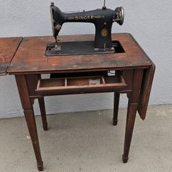 Singer Sewing Machine 