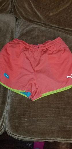 Med pick and blue puma work out shorts