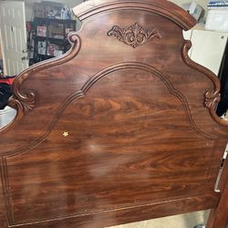 Antique Queen Bed Frame With All Pieces 
