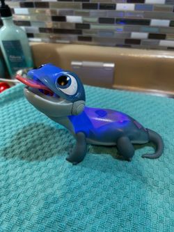 Disney Frozen 2 Bruni The Fire Spirit salamander toy