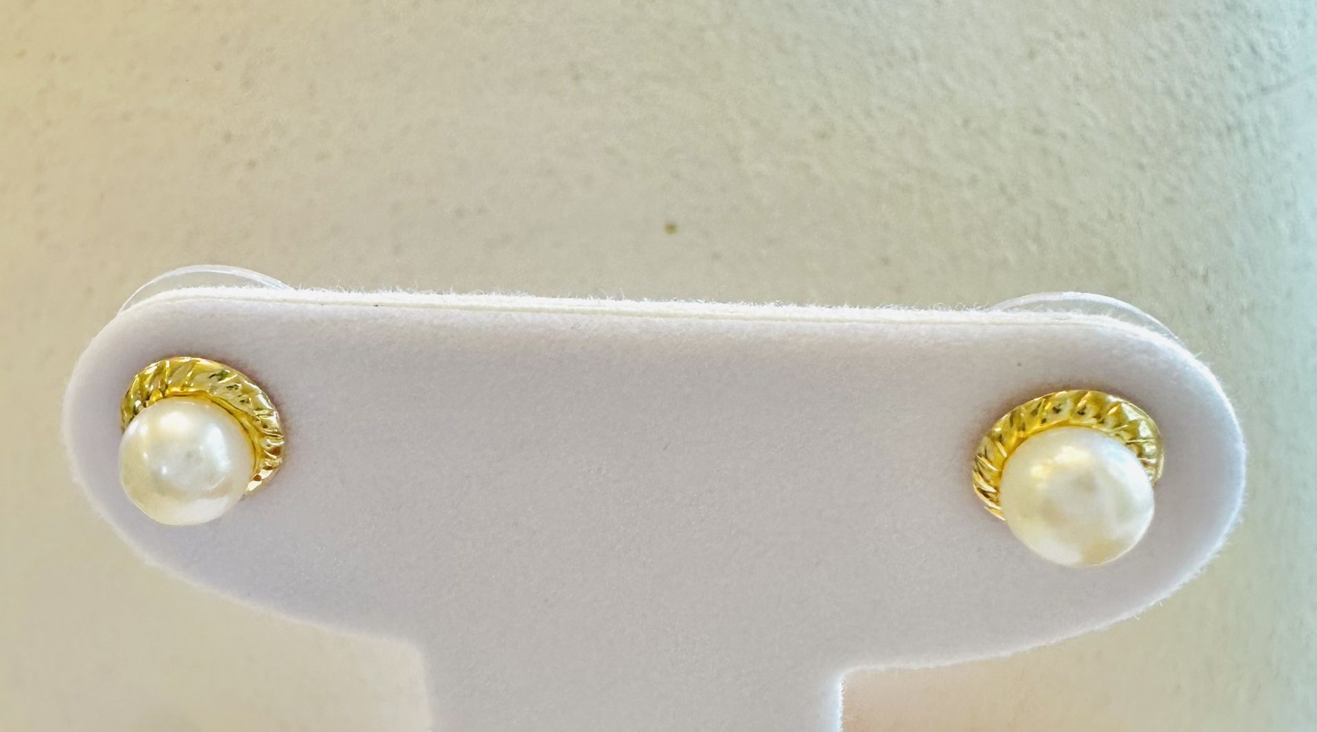 14k Gold FW Pearl Studs