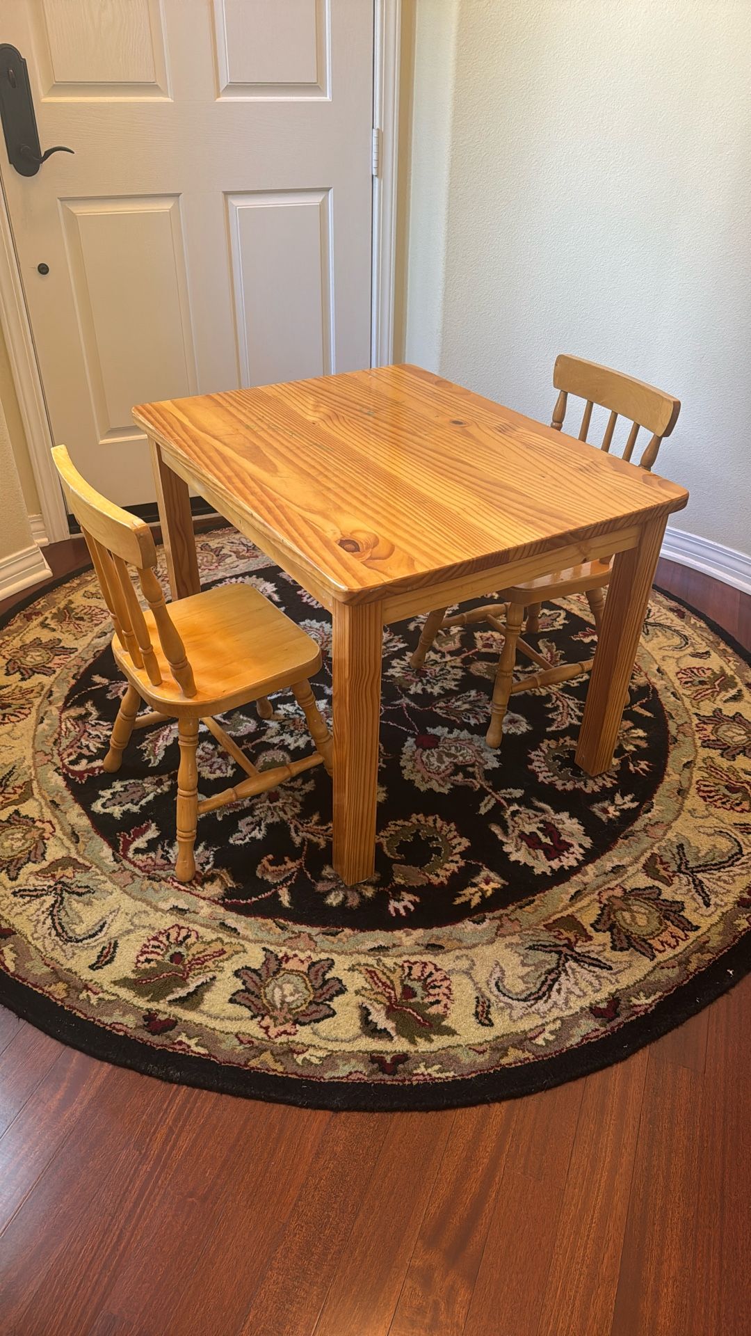 Kids Craft/Play Table with 2 Chairs