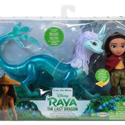 Disney Raya and The Last Dragon 6-Inch Petite Raya Doll and Feature Sisu Dragon Figure Gift Set
