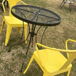 METAL TABLE WITH TWO CHAIRS NEW $150 FOR ALL SERIOUS BUYERS PLEASE