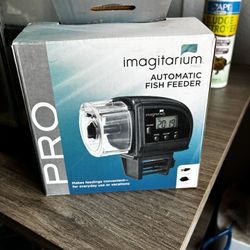 Automatic Fish Feeder & 2.5 Gallon Tank