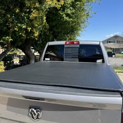 Tri Fold Truck Bed Cover 5’7”