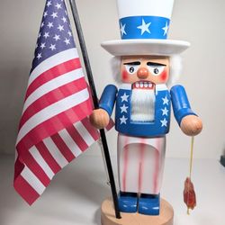 STEINBACH GERMAN WOODEN NUTCRACKER CHUBBY “UNCLE SAM” W/ USA Flag 13.75"