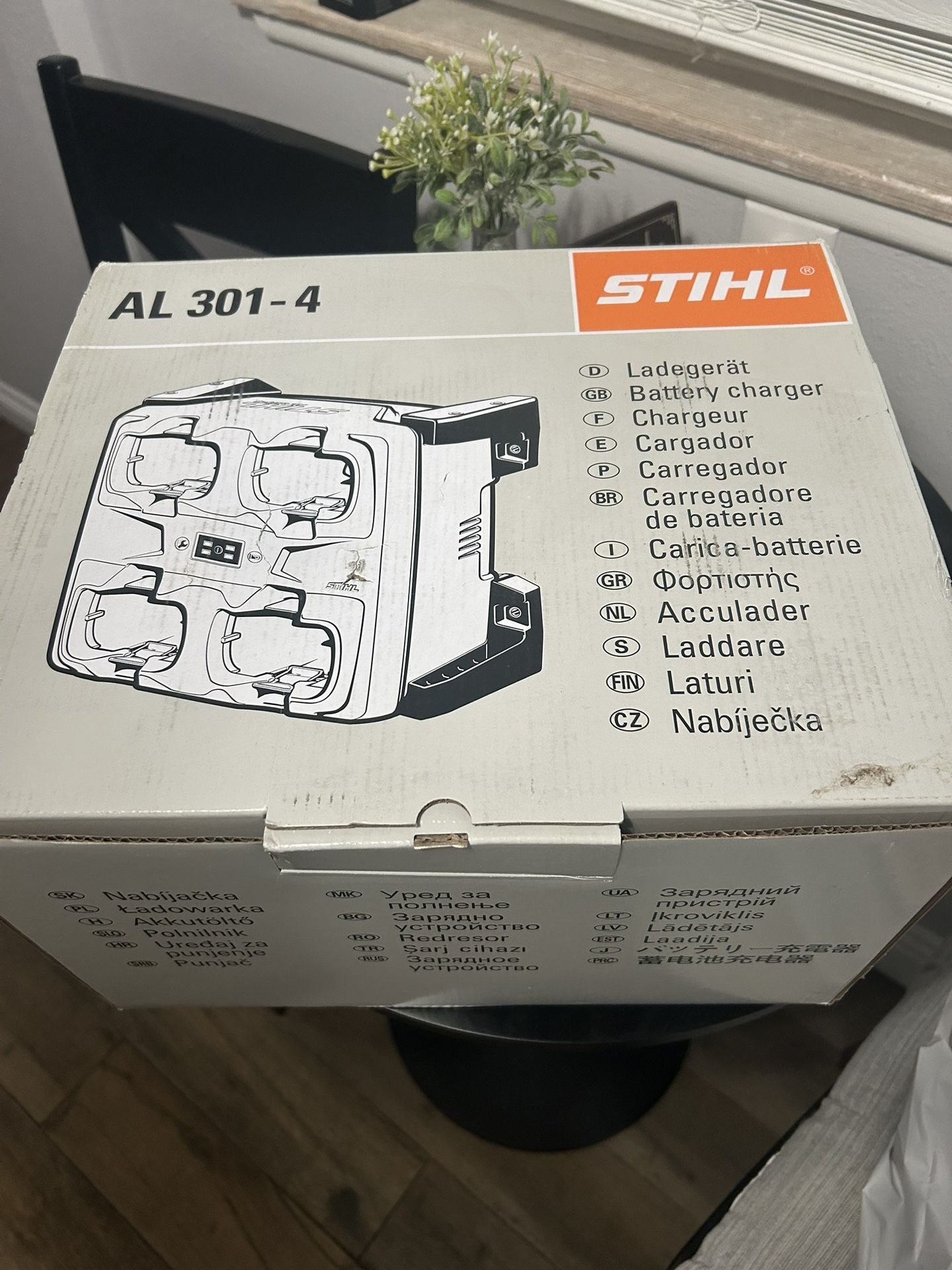 STIHL BATTERY CHARGER