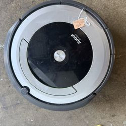 iRobot Roomba Vacuum Cleaner – Works Great
