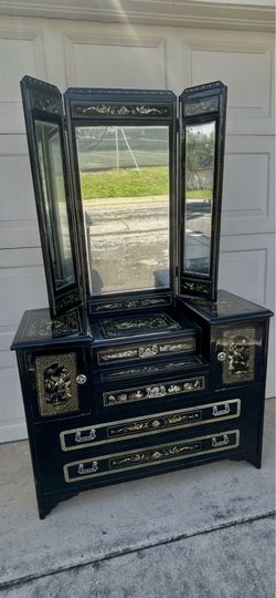 Oriental Asian antique Korean vanity pearl in lay