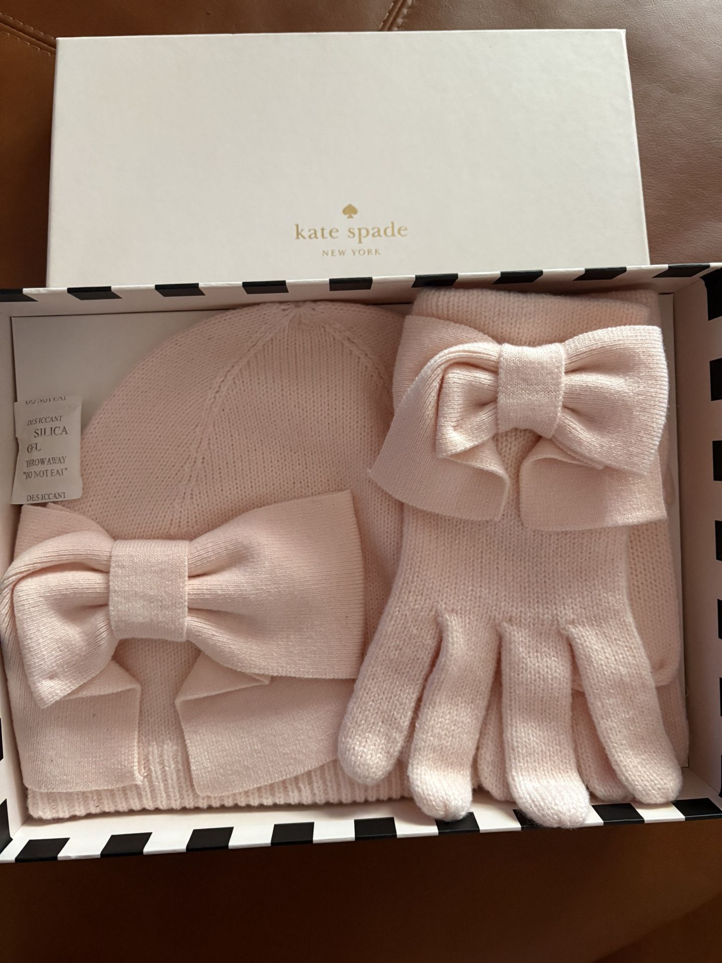 Kate Spade Beanie And Mits Gift Set
