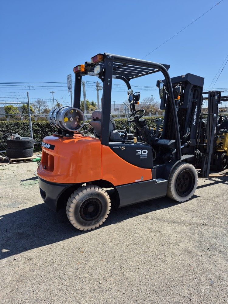 ** 2009 Doosan 6k All terrain Forklift **