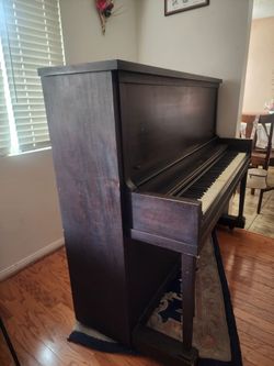 Packard Piano