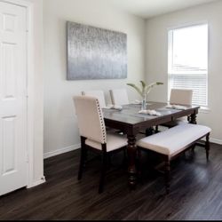 Beautiful 6-Piece Dining Table Set – Seats 6 