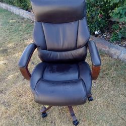 Executive office chair 