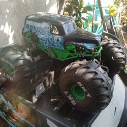 Gravedigger RC car