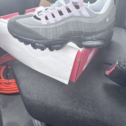 Woman’s Airmax 95’s  size 7 1/2