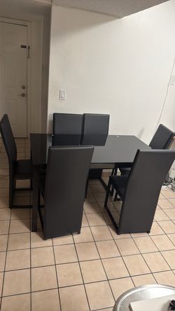 Dining Table & 6 Chairs – Black Glass Top