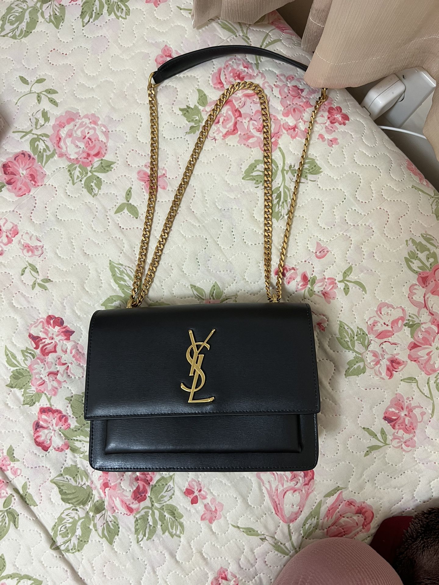 YSL SUNSET MEDIUM CHAIN BAG IN SMOOTH LEATHER for Sale in Brooklyn, NY -  OfferUp