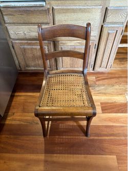 Beautiful Walnut rattan dining chairs (8)