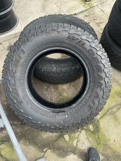 275/70R 18 Tire