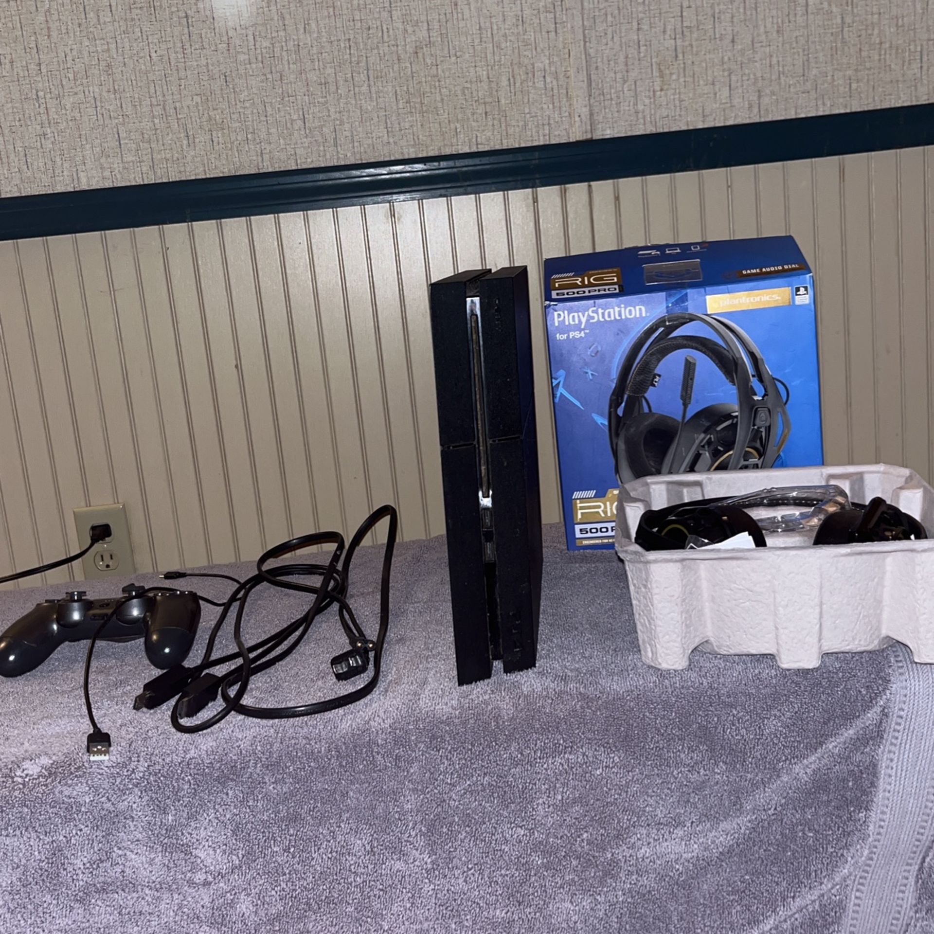 PS4 With Rig Headset Never Used
