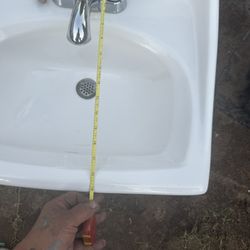 porcelain white sinks