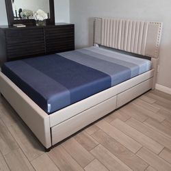 Full Size Bed. Used in good condition. 

Full Size 2 Drawer Platform Bed Frame With Mattress Included. 

$360