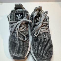 Womens Adidas Cloud Foam Sneakers Size 5