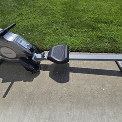 Sunny Health & Fitness  Rowing Machine - Excellent Condition 