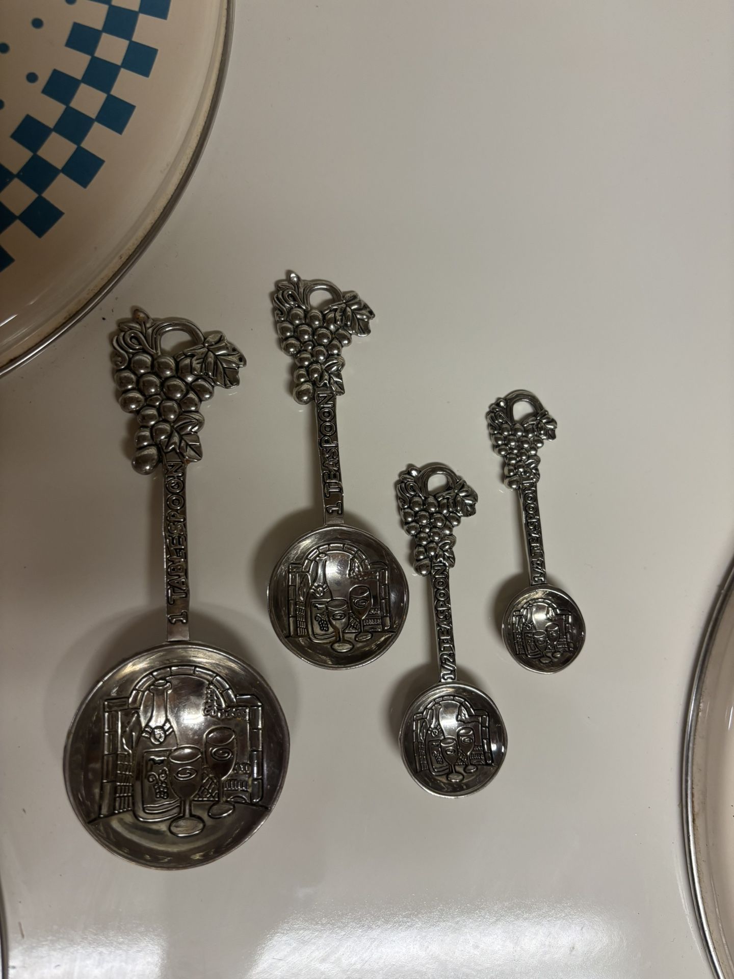 Ganz 4-piece Measuring Spoon Set Grape Clusters Wine Bottle Glasses Design Metal