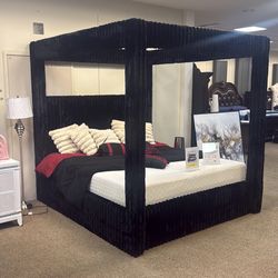 Very Beautiful Canopy Bed Amazing Color Available Queen and king size