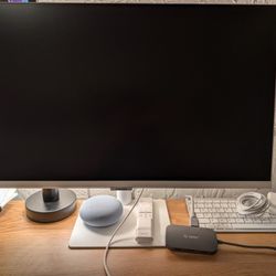 27" Smart Monitor & TV