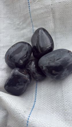 2" to 4" Black Polished Pebbles - 40Lbs Bag