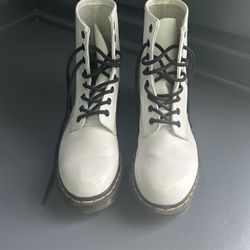 Women’s Dr Martens 8 Eye Boot White Size 7