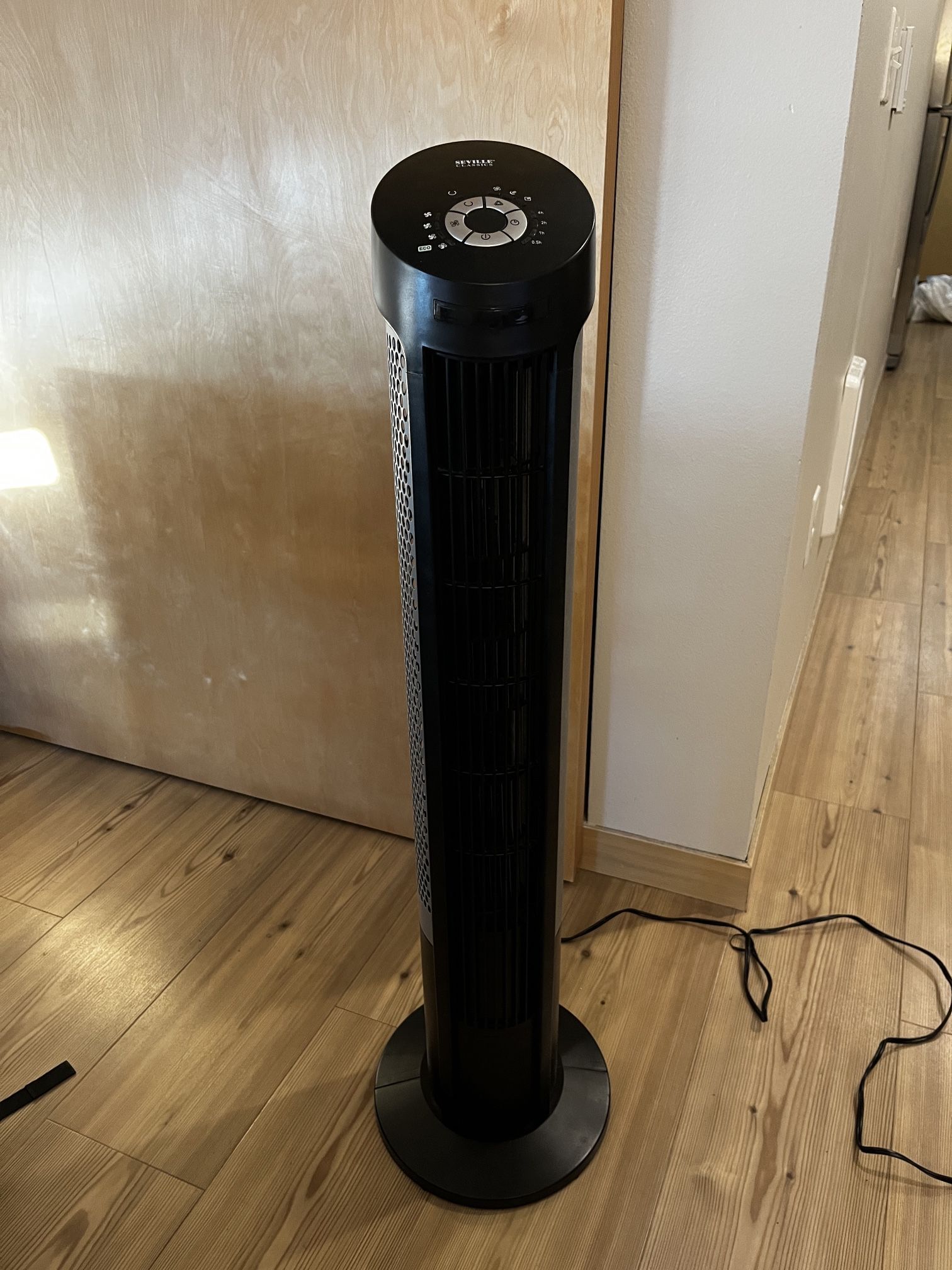 Seville Classics UltraSlimLine 40” Oscillating Tower Fan