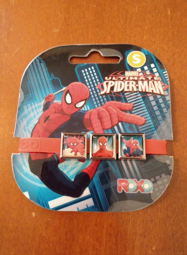 BRAND NEW IN PACKAGE MARVEL AVENGERS ULTIMATE SPIDER-MAN ROXO INTERCHANGEABLE RED CHARM BAND WITH 3 SQUARE INTERCHANGEABLE ULTIMATE SPIDER-MAN CHARMS 