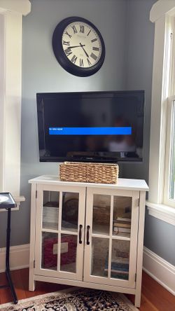 Free 32” Toshiba TV with stand and remote