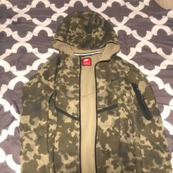 camouflage nike tech 