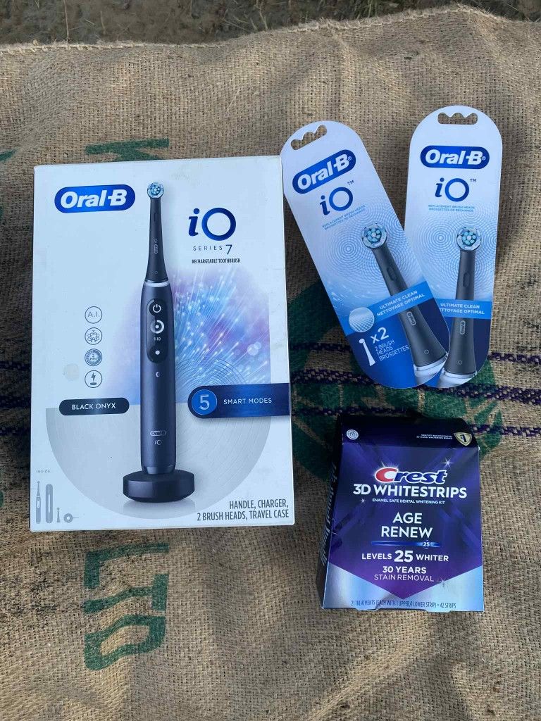 Oral-B iO Black Series 7 Electric Toothbrush Bundle