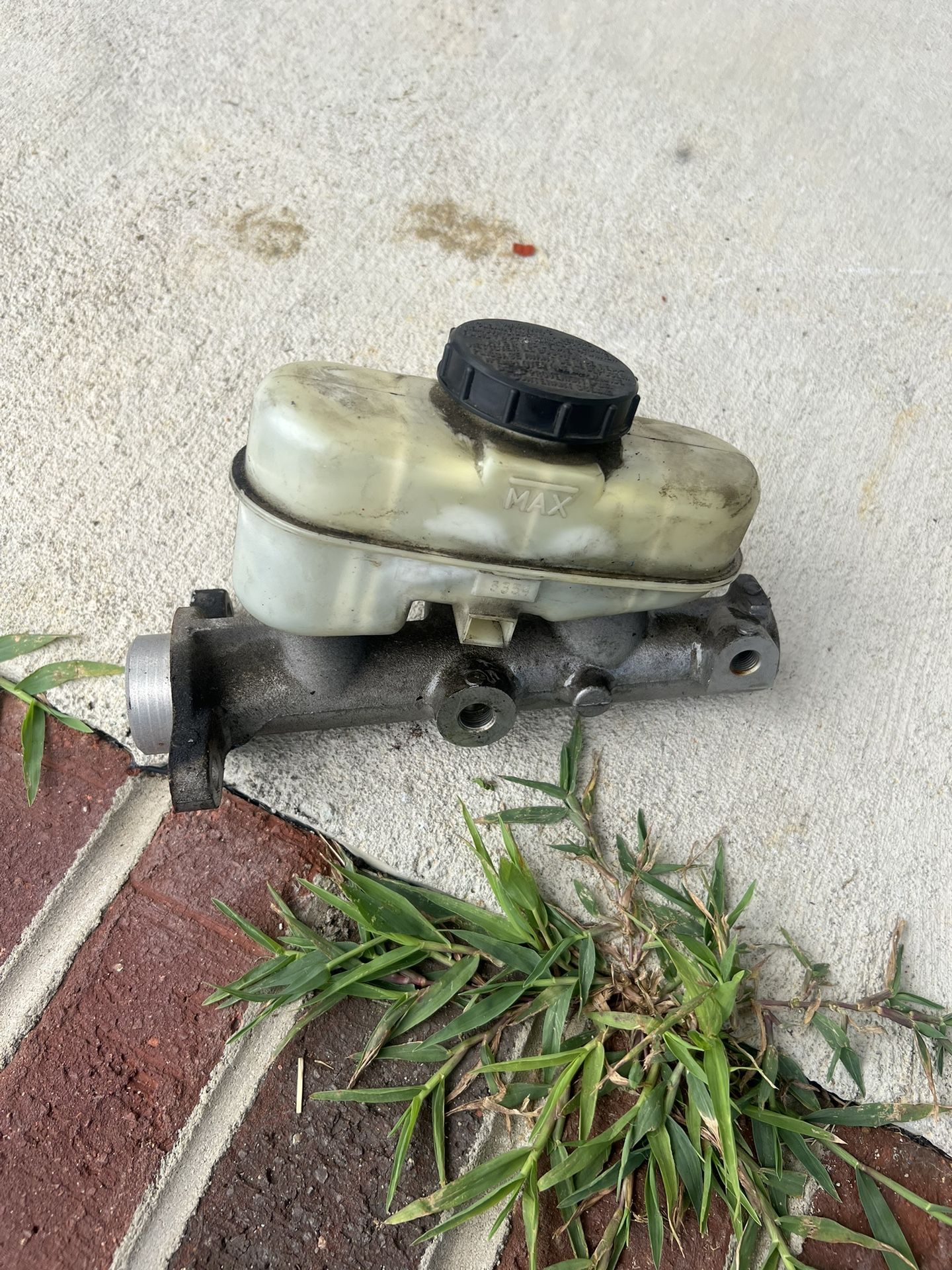 Crown Victoria Brake Master Cylinder With Reservoir
