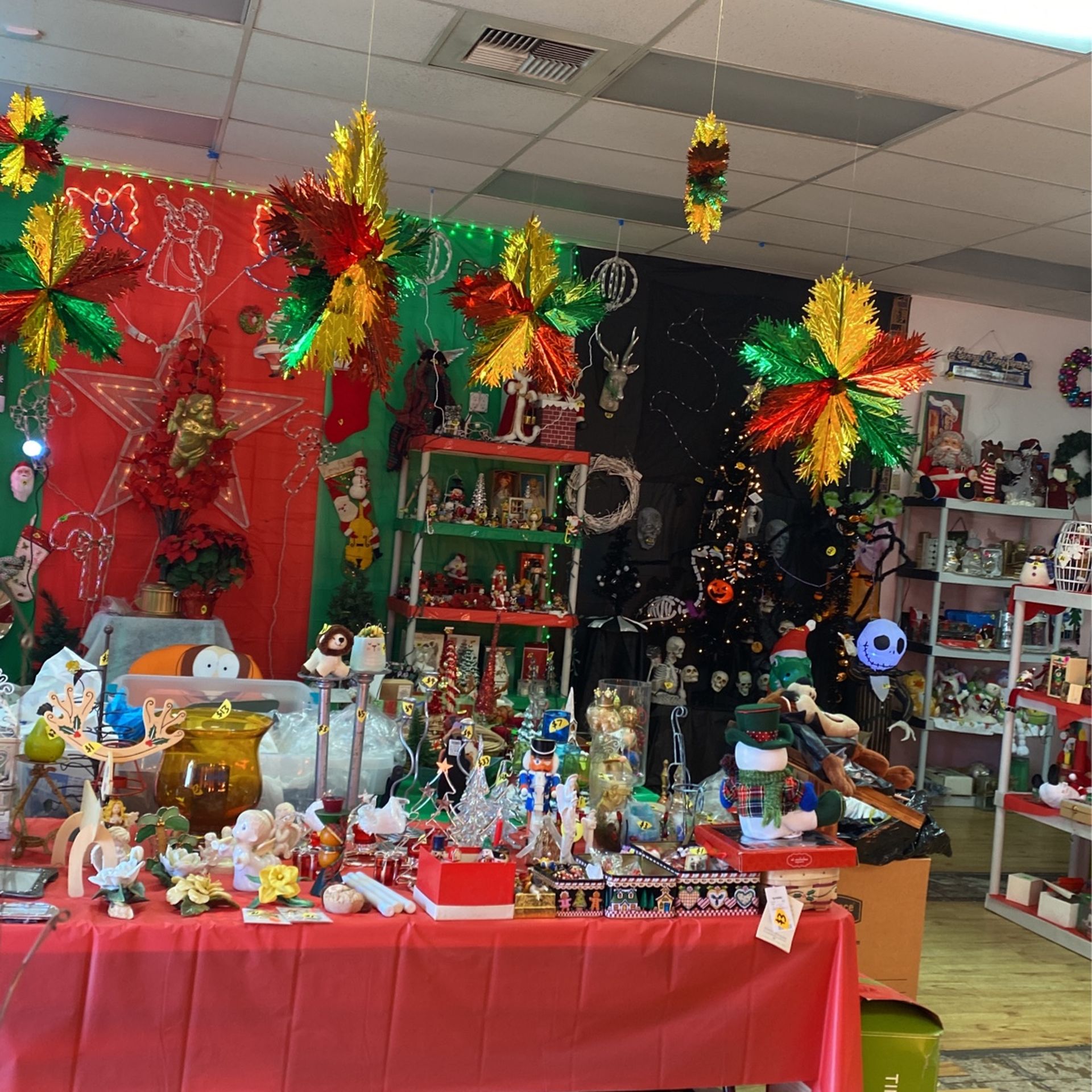 Christmas Thousands Of Items. Many Vintage!!! Amazing Christmas and Halloween.