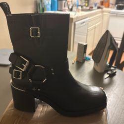 Black DNK Nolan Harness Booties Size 7.5