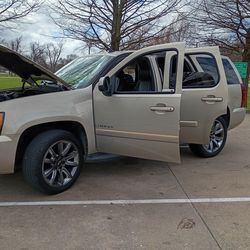 2008 Chevrolet Tahoe LT.   128218 low miles