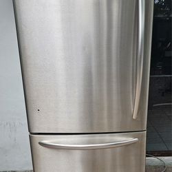 Refrigerator In Working Condition  30 Wide
