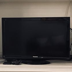 18x32 Panasonic TV