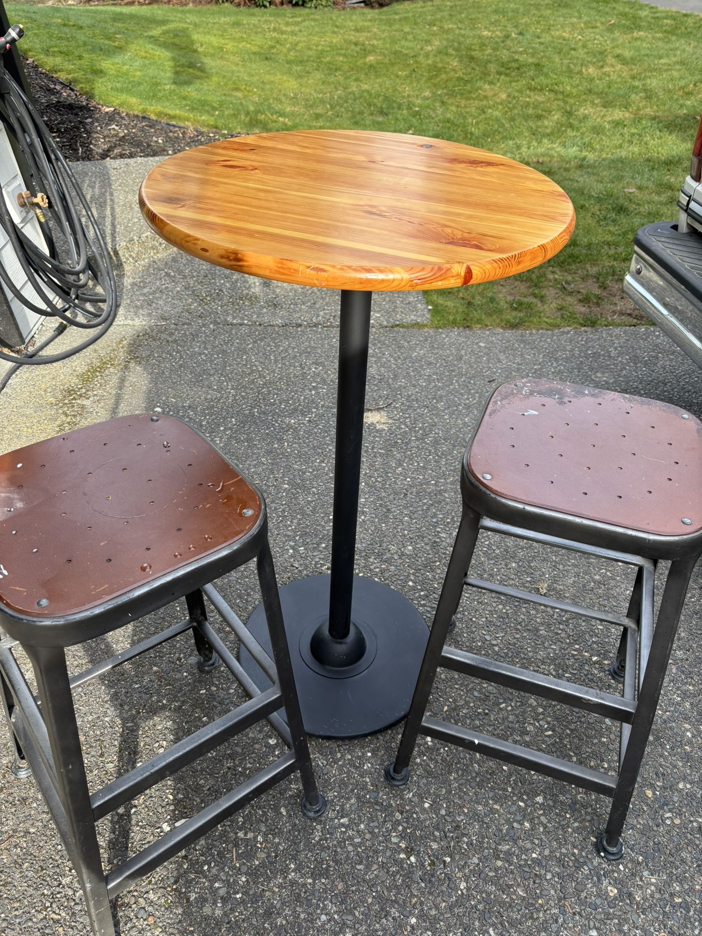Restaurant Style Table With Chairs