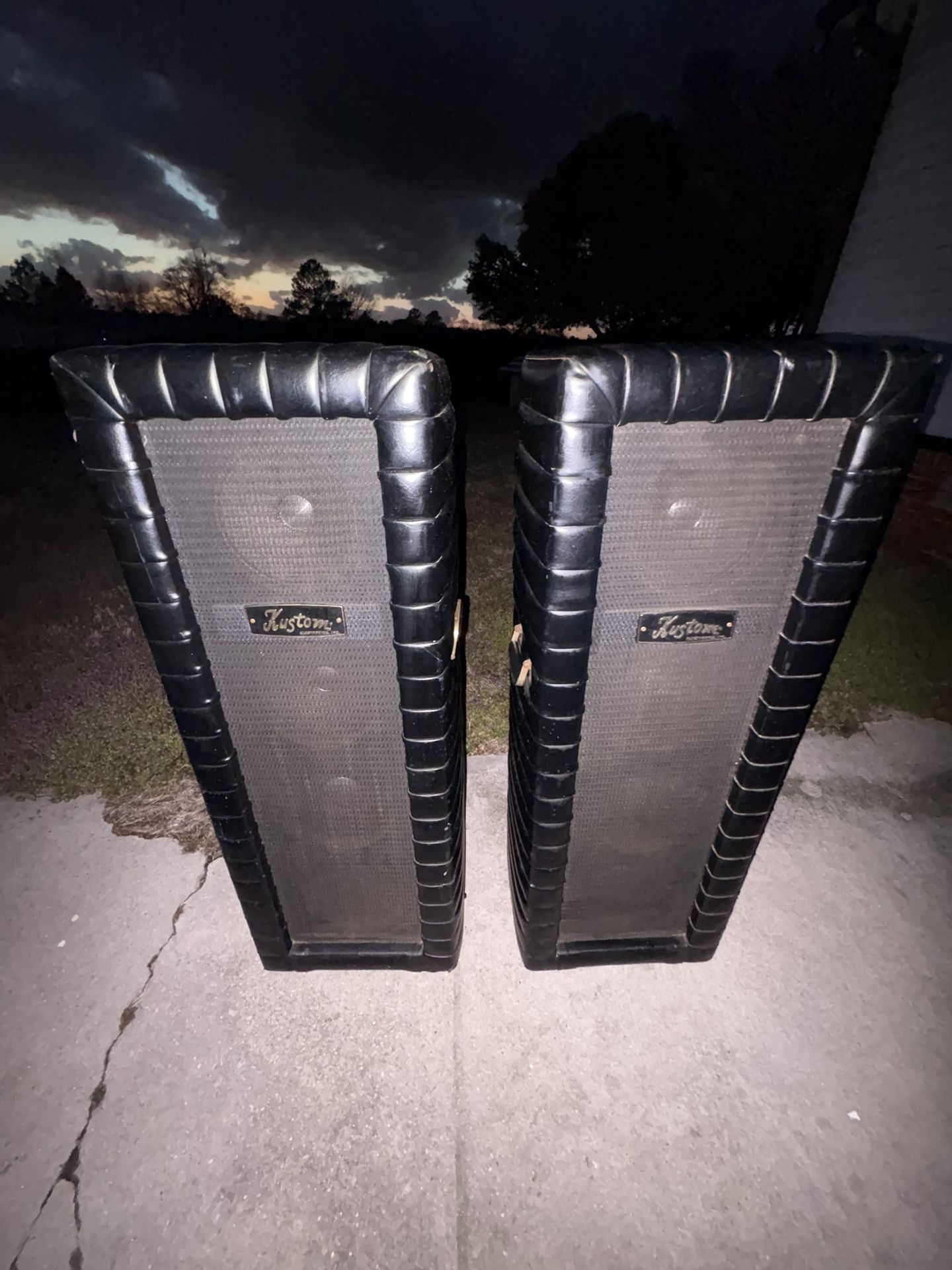 Vintage Kustom Tuck & Roll Speakers